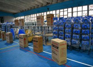 Sujarchuk entregó mobiliario escolar a 54 establecimientos educativos