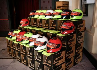 Seguridad Vial: Sujarchuk entregó 200 cascos y 200 chalecos de visibilidad para motociclistas