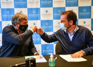 Inclusión social: Ariel Sujarchuk firmó un convenio con el ENACOM para garantizar el acceso a internet en los barrios populares del distrito