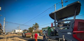 Últimos trabajos en la repavimentación de la avenida De los Inmigrantes