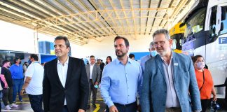 Ariel Sujarchuk y Sergio Massa participaron de una reunión de trabajo junto a industriales de la región
