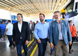 Ariel Sujarchuk y Sergio Massa participaron de una reunión de trabajo junto a industriales de la región
