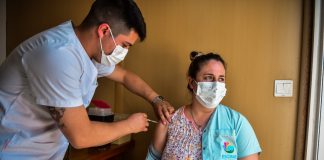 El Municipio comienza a aplicar la tercera dosis de la vacuna contra el Covid-19 al personal de salud