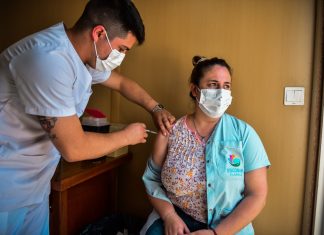 El Municipio comienza a aplicar la tercera dosis de la vacuna contra el Covid-19 al personal de salud