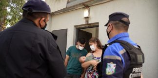 Escobar: oficiales le salvaron la vida a un bebé con maniobras de RCP