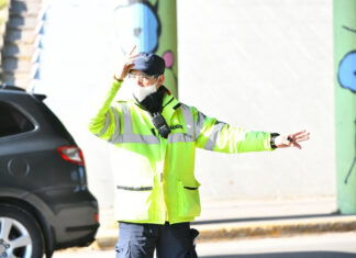 La Municipalidad les exige a los barrios cerrados que reglamenten el ingreso y egreso de todos los vehículos que obstruyen la vía pública en los accesos a sus predios