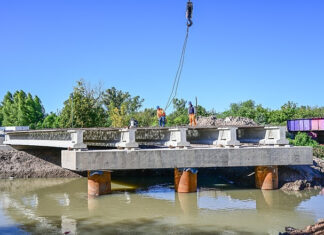 Ramil supervisó el avance de la construcción del nuevo puente vial sobre el arroyo Garín