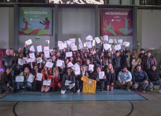 Entrega de diplomas a egresados y egresadas del programa Mini guardavidas