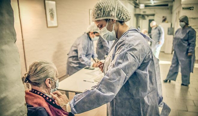 El Municipio desplegó un operativo de vacunación en geriátricos