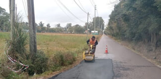 Continúan los trabajos de bacheo, zanjeos y limpieza en distintas localidades del distrito