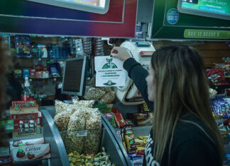 Avanza la iniciativa “Menos plástico, más sostenibilidad” en los comercios del distrito