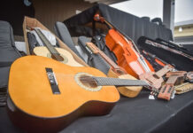 Ramil y el ministro Tristán Bauer entregaron instrumentos a la orquesta municipal Tunquelén