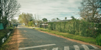 Más obras: Beto Ramil recorrió nuevas calles pavimentadas en Garín y Matheu