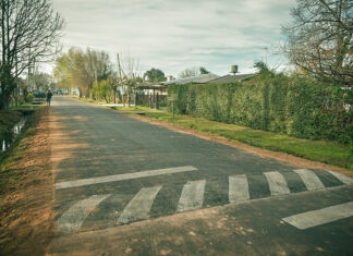 Más obras: Beto Ramil recorrió nuevas calles pavimentadas en Garín y Matheu