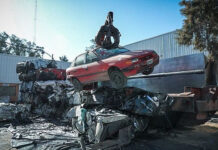 Comenzó la compactación de 707 vehículos abandonados para mitigar el impacto ambiental de la chatarra