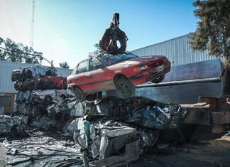 Comenzó la compactación de 707 vehículos abandonados para mitigar el impacto ambiental de la chatarra