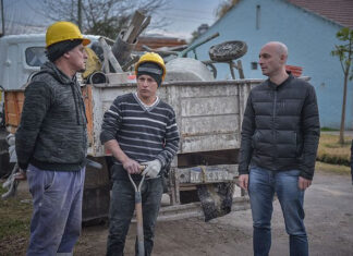 Ramil recorrió la histórica obra de tendido de agua corriente en los barrios La Loma y Cuyo de Garín