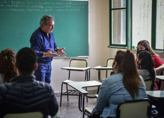 PES: abrió la preinscripción a carreras que dicta la Universidad Nacional de Lomas de Zamora
