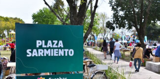 La Plaza Sarmiento de Garín ahora cuenta con nueva cancha de fútbol, sistema de riego y veredas