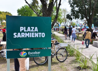La Plaza Sarmiento de Garín ahora cuenta con nueva cancha de fútbol, sistema de riego y veredas