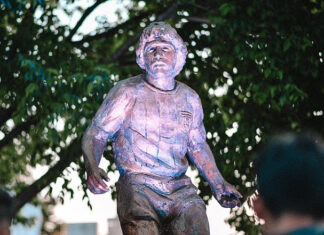 Quedó oficialmente inaugurado el monumento en homenaje a Diego Maradona