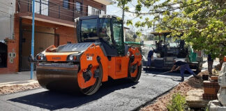 Avanzan importantes obras de pavimentación, bacheo y estabilizado en todo el distrito
