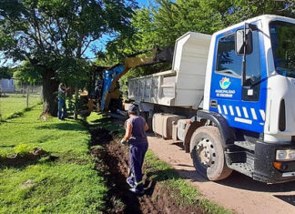 Más obras: avanzan los trabajos de estabilizado, bacheo, perfilado y zanjeo en distintos puntos del distrito