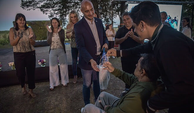 La Municipalidad hizo un reconocimiento a 38 vecinas y vecinos destacados de todas las localidades del distrito