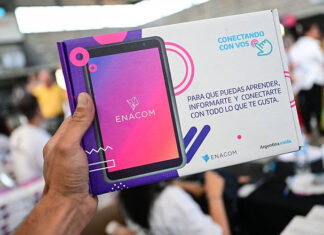 Sujarchuk y Ramil entregaron 3000 tablets del programa Conectando Con Vos