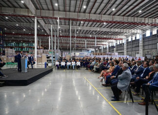 Garín: Sujarchuk y Massa inauguraron una planta de Samsung, que volverá a producir netbooks en Argentina luego de 10 años