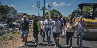 Más obras: el polideportivo de Garín renueva su pista de patinaje
