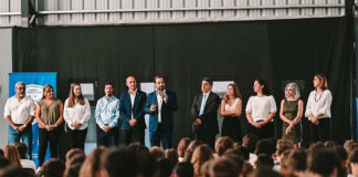 Ariel Sujarchuk y Beto Ramil inauguraron el ciclo lectivo y los paneles solares del Colegio preuniversitario Ramón A. Cereijo