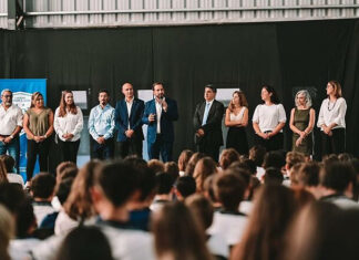 Ariel Sujarchuk y Beto Ramil inauguraron el ciclo lectivo y los paneles solares del Colegio preuniversitario Ramón A. Cereijo