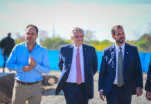 Más sueños cumplidos: Ariel Sujarchuk y Alberto Fernández entregaron 57 viviendas del programa Casa Propia