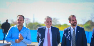 Más sueños cumplidos: Ariel Sujarchuk y Alberto Fernández entregaron 57 viviendas del programa Casa Propia