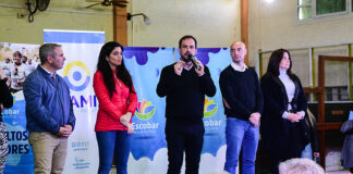 Ariel Sujarchuk y Luana Volnovich entregaron subsidios por más de $1,5 millones a Centros de Jubilados del distrito