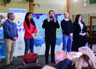 Ariel Sujarchuk y Luana Volnovich entregaron subsidios por más de $1,5 millones a Centros de Jubilados del distrito