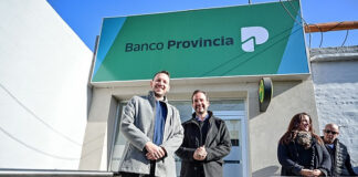 Ariel Sujarchuk y Juan Cuattromo inauguraron un nuevo cajero automático del Banco Provincia en Maquinista Savio