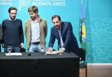 Ariel Sujarchuk firmó una carta de adhesión para realizar mejoras integrales en los barrios populares del partido de Escobar