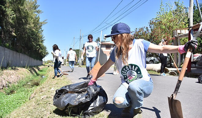 Escobar Sostenible: se realizaron jornadas de limpieza de microbasurales en Maquinista Savio
