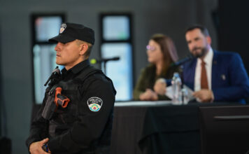 Primera experiencia de la Policía Municipal de Escobar: cadetes que estaban entrenando redujeron a un hombre que acosó a su expareja en la calle