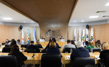 Más presupuesto en seguridad, salud y educación, y la eliminación de 50 tasas, los principales ejes del proyecto Fiscal Tributario 2025