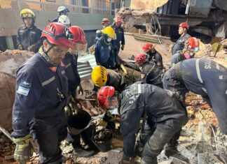 Bomberos del partido de Escobar trabajaron en la búsqueda de sobrevivientes en Villa Gesell