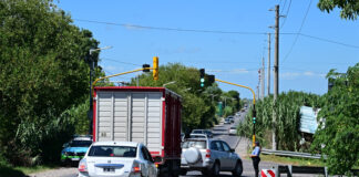 Fortalecimiento de la seguridad vial: La Municipalidad instaló los primeros dos de los veinte nuevos semáforos