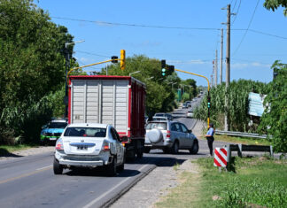 Fortalecimiento de la seguridad vial: La Municipalidad instaló los primeros dos de los veinte nuevos semáforos