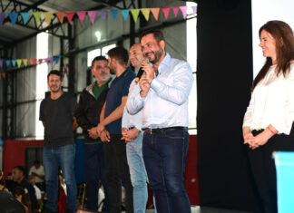 El barrio 24 de Febrero celebró su 40° aniversario con la inauguración de un polideportivo