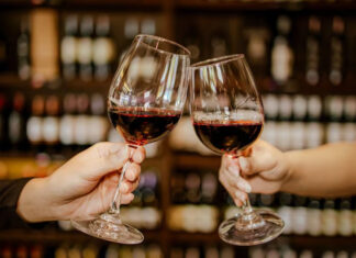 Finde en Escobar: La Noche de las Vinotecas, Sabores Rodantes y la obra “No te vistas para cenar” son los eventos destacados