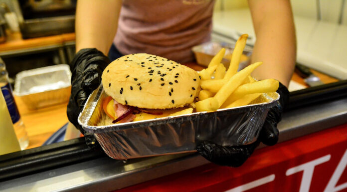 Escobar celebra la Noche de las Hamburguesas