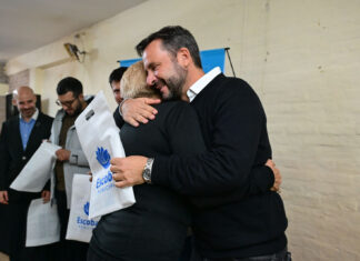 Salud: el Municipio entregó más de 100 anteojos a jubilados del distrito