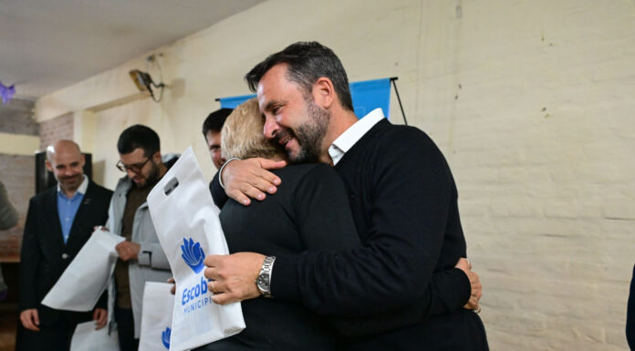 Salud: el Municipio entregó más de 100 anteojos a jubilados del distrito